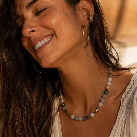 Collar de piedras |  SKYE Nahla | Cuarzo Lechoso y Ágata India | La Veleza